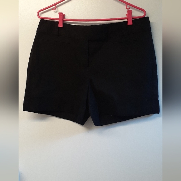 Black Ann Taylor Signature shorts - size 10 - Picture 1 of 5